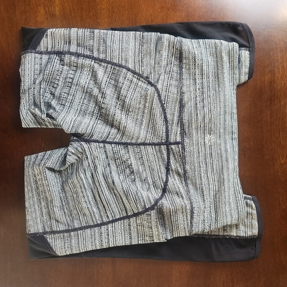 Athleta Mantra Black leggings black, gray, and white size Small - Picture 4 of 13